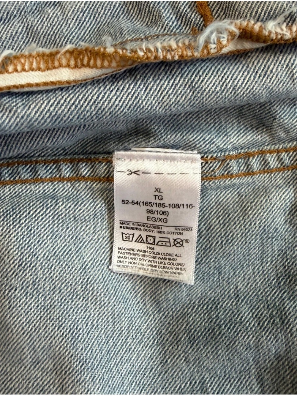 GAP Men's Light Wash “Destructed” (Distressed) Denim Jacket - Size XL - Picture 10 of 10